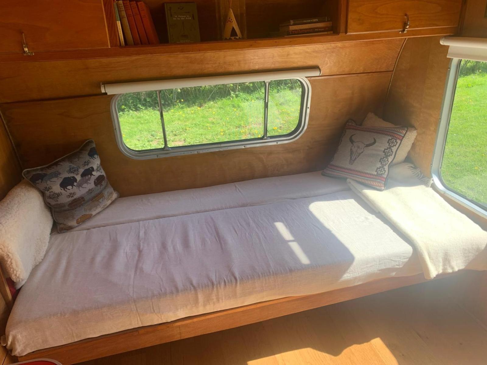Silver Airstream Glamping & Rental Chichester Luaran gambar